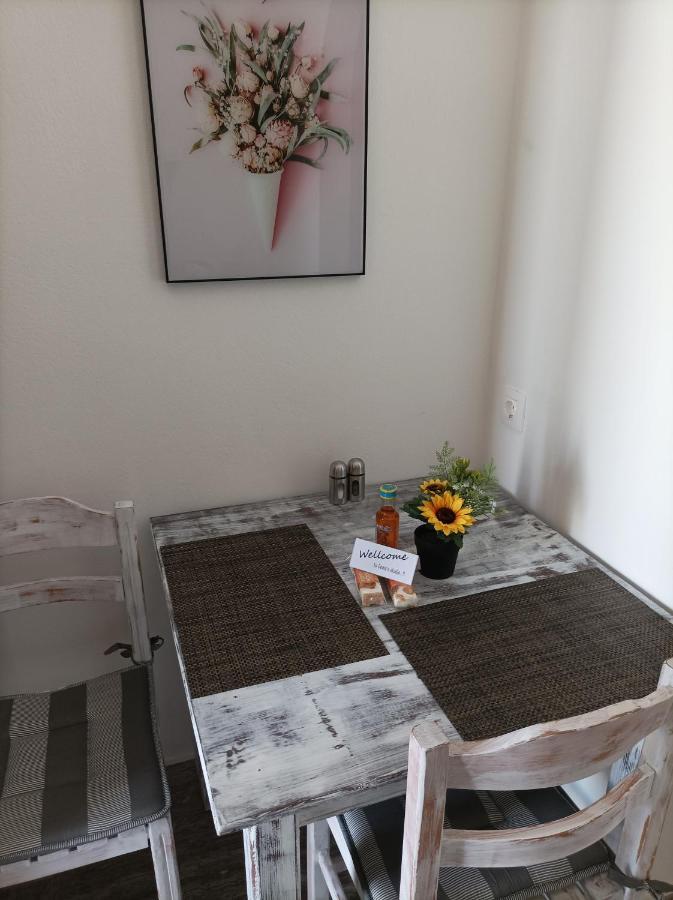 Demy'S Studio Apartment Ахарави Екстериор снимка
