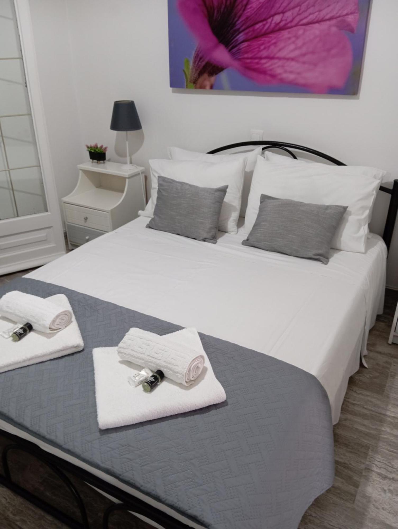 Demy'S Studio Apartment Ахарави Екстериор снимка
